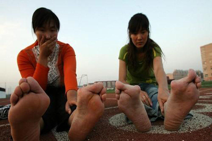 运动员退役摆摊治病,运动员退役后卖掉金牌维持生活