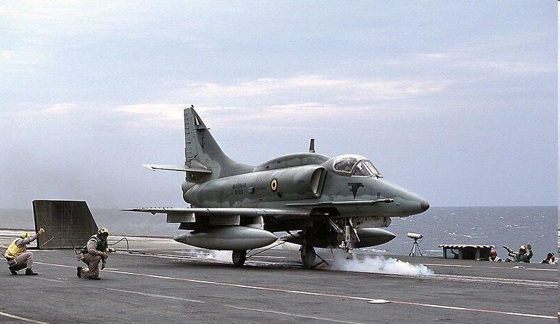 这国在美国压力下协助中国发展航母获得回报竟是为其航母换新衣