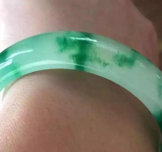 翡翠的abcd货的基本鉴定特征,如何鉴别b货翡翠和天然翡翠