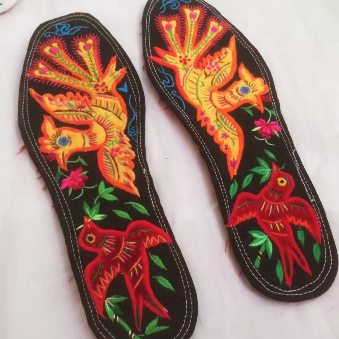 一针一线纯手工绣花鞋垫,缝鞋垫我是认真的纯手工绣花鞋垫