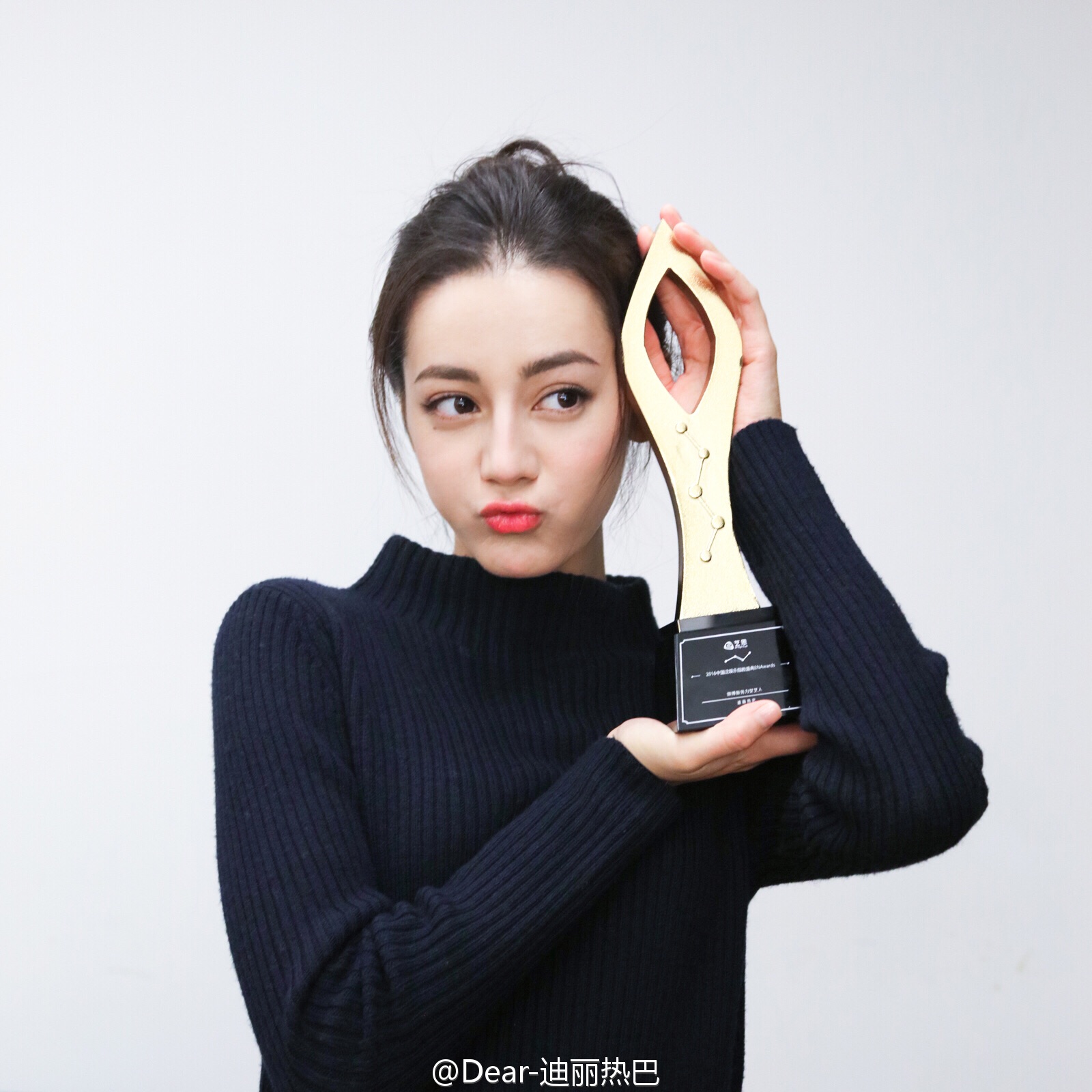 杨幂旗下的男艺人全部都火了,杨幂旗下最年轻四个男艺人