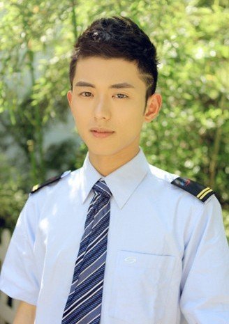 快递吴彦祖之后又出现医生杨洋！扒一扒这些散落民间的明星脸