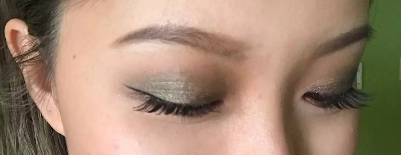 这个成都女孩说：不化眼妆的姑娘，活该你丑