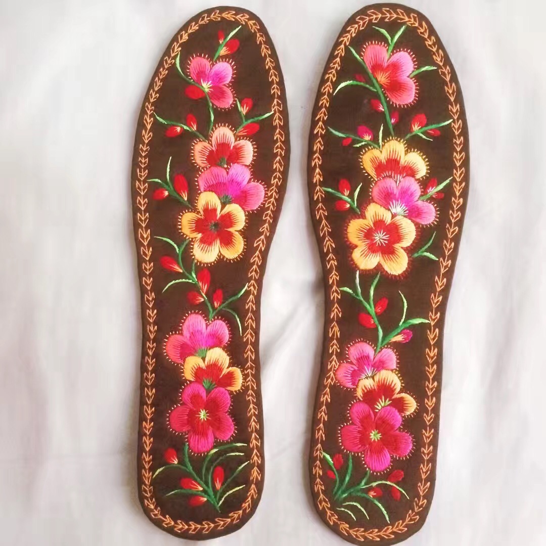 一针一线纯手工绣花鞋垫,缝鞋垫我是认真的纯手工绣花鞋垫