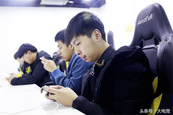 王者职业选手电竞生涯看不到了,王者光荣电竞选手的细致操作