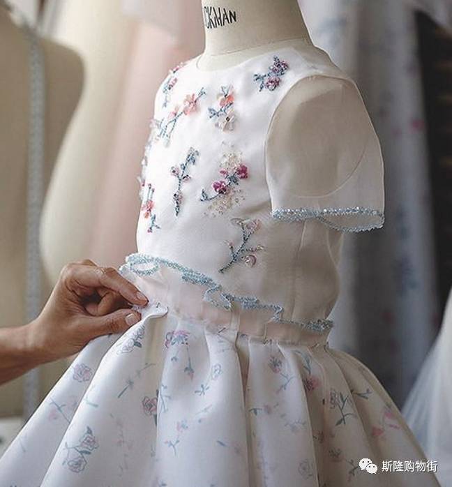 迪奥耐克合作款,耐克联动迪奥