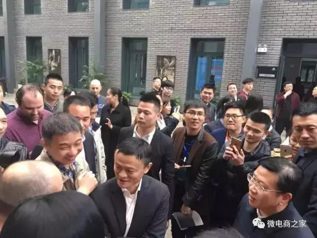 他们搜罗了30余款微商产品，只想带你重新认识朋友圈里的微商！