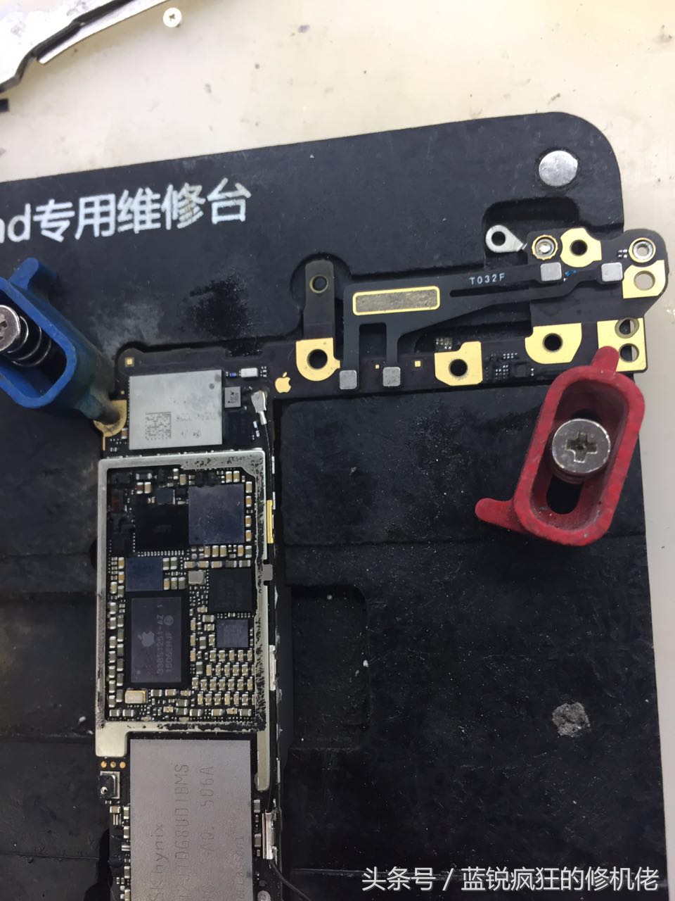 苹果13手机死机屏幕动不了,苹果手机死机黑屏了怎样解决