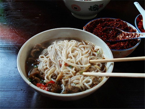 恩施凤凰古城网红小吃,长沙的小吃和凤凰古城一样不