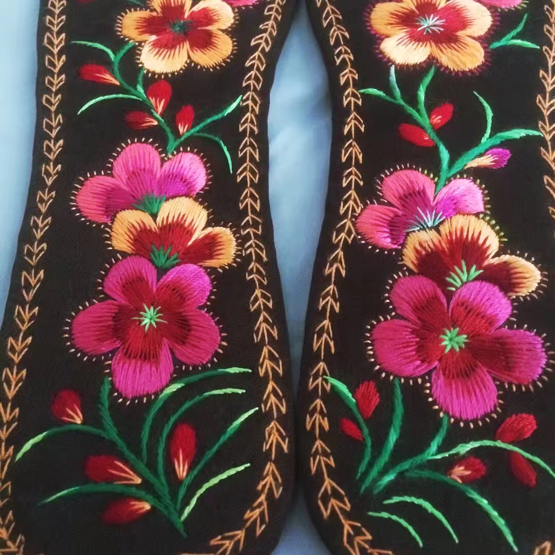 一针一线纯手工绣花鞋垫,缝鞋垫我是认真的纯手工绣花鞋垫