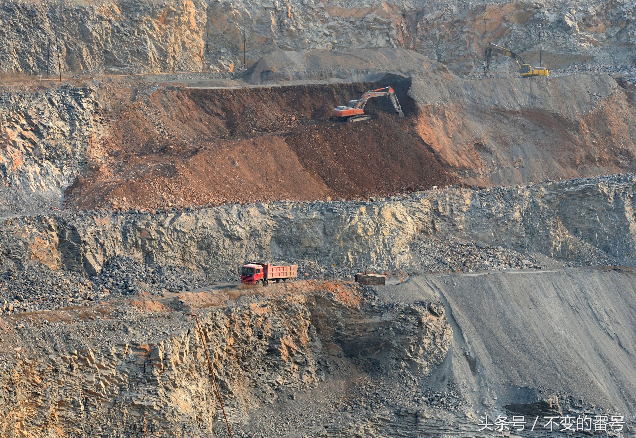 万达大连石灰石矿规划,大连石灰石矿大坑最新规划