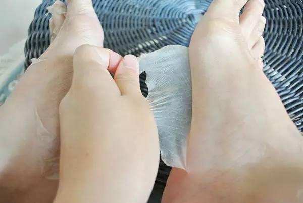 日本一大妈抠脚皮赚1亿,日本大爷靠撕脚皮狂赚20亿