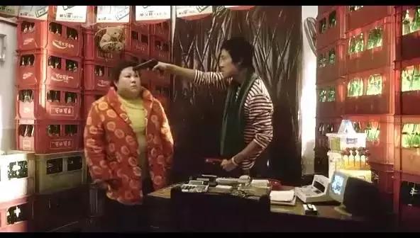 性无能，被劈腿，对着大海撸啊撸，廖凡因女友劈腿裸奔后开枪自杀