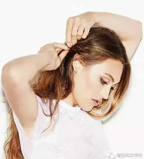 气质半披发编发教程,披发慵懒风编发教程