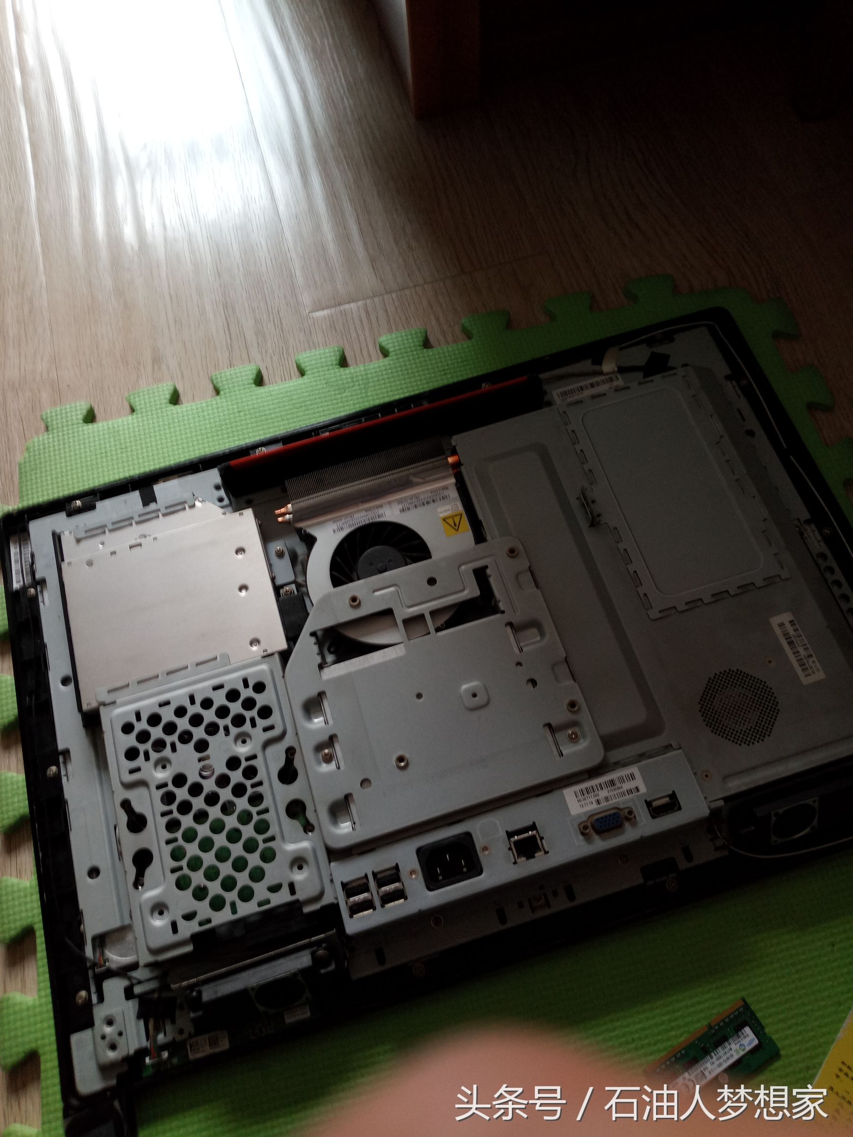 加了个4G内存条，让联想一体机扬天S716增动力（拆机配图）