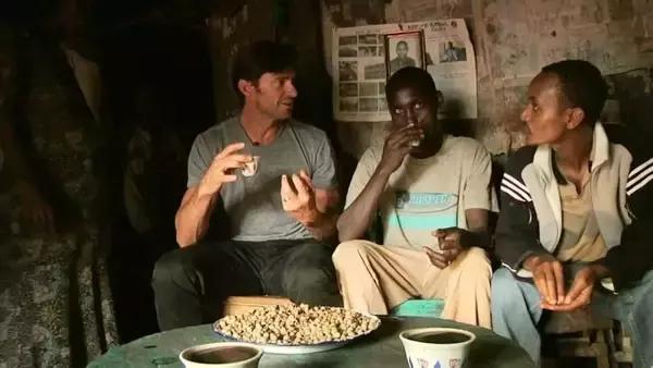 休杰克曼还会不会演金刚狼了 (休杰克曼牵手爱妻现身)