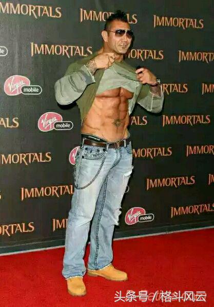 猛兽布洛克莱斯纳重摔之城,wwe布洛克莱斯纳vs人间怪兽完整版