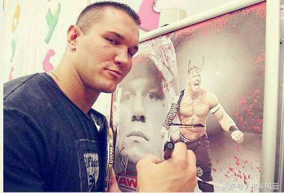 猛兽布洛克莱斯纳重摔之城,wwe布洛克莱斯纳vs人间怪兽完整版