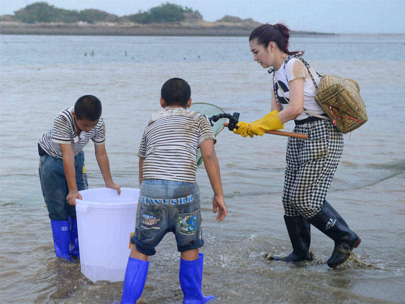 日本一大妈抠脚皮赚1亿,日本大爷靠撕脚皮狂赚20亿