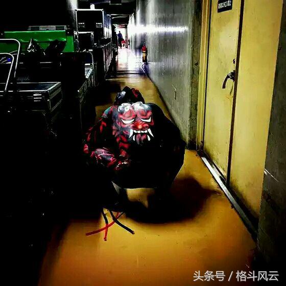 猛兽布洛克莱斯纳重摔之城,wwe布洛克莱斯纳vs人间怪兽完整版