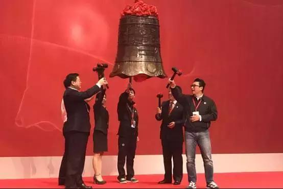 王卫敲钟快递员,顺丰快递小哥和王卫敲钟现状