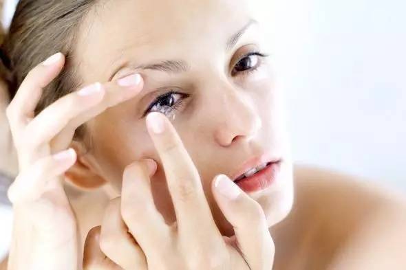 隐形眼镜刚买回来需要注意什么,第一次配眼镜需要注意什么事项