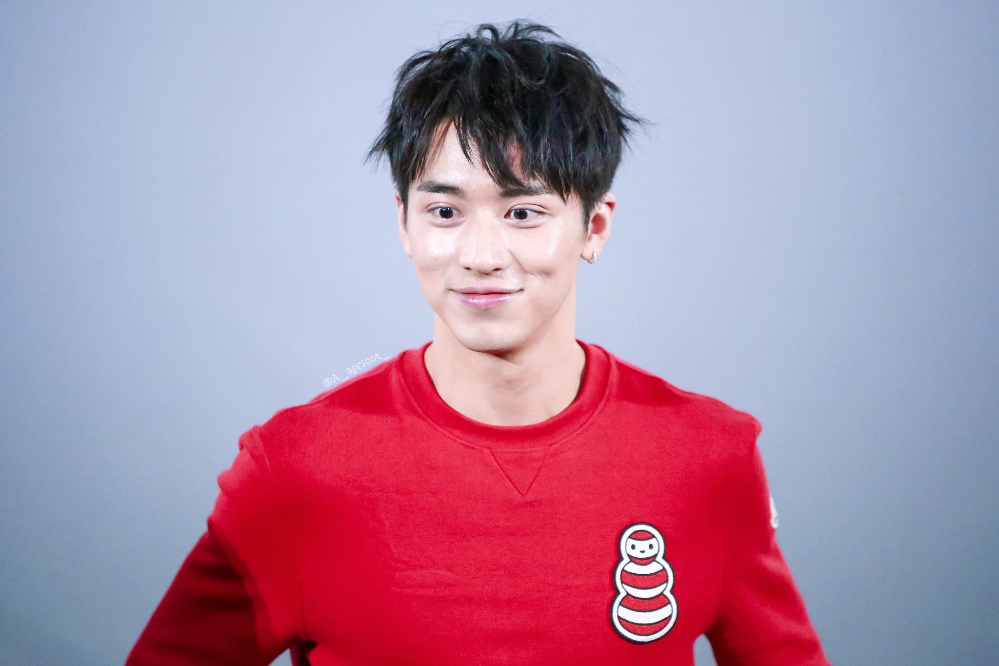 那些公认难穿的颜色，90后艺人许魏洲是怎么HOLD住的？