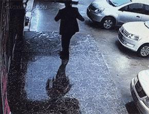 十条笑话：同事家境富裕，玩手游充了4万多