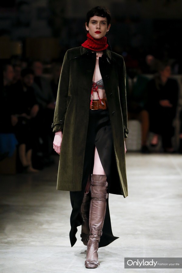 prada今夏最值得入手的包包,prada哪款包最值得入手