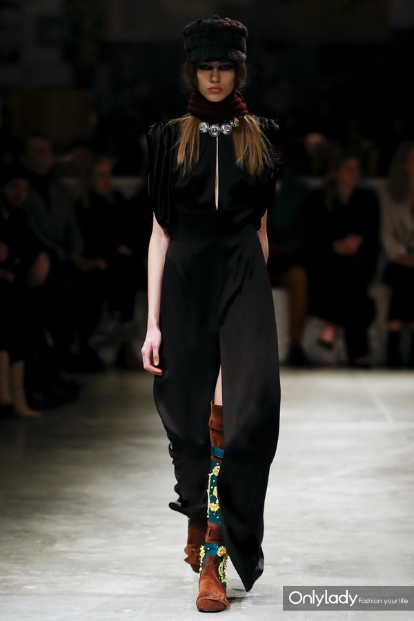 prada今夏最值得入手的包包,prada哪款包最值得入手