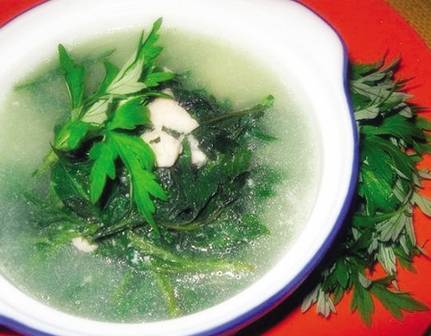 艾草床垫对身体健康有哪些好处,生姜加艾草泡脚对身体有哪些好处