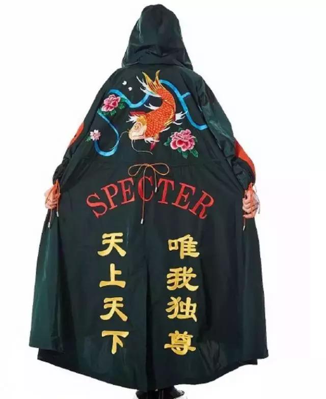 外国人把“酱油”穿在身桑，时尚界都流行用中文装逼啦！