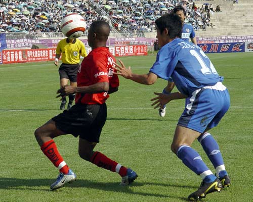 那些扎根中国的外援们一人竟手握欧洲教练证书执教高中校队