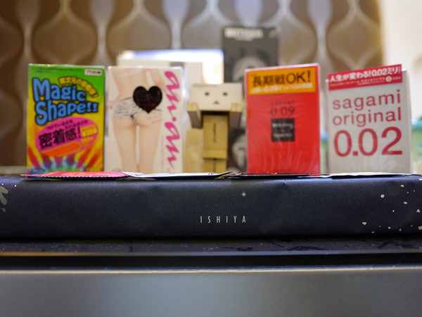 几滴“神液”让手机穿上铁布衫，锤子也砸不碎屏幕