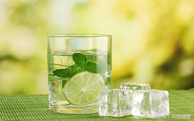 长青春痘饮食调理注意什么,长青春痘饮食上要注意什么