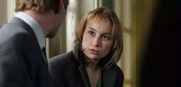 为了堕胎，她和怀孕的室友竟主动被无良医生玷污！