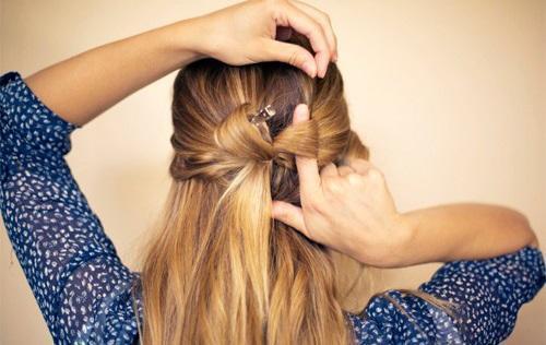 怎样扎发尾显得头发多,怎么才能扎蝴蝶头
