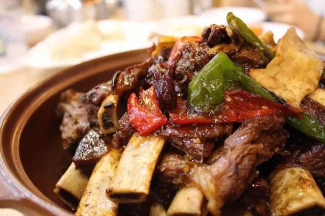 比起满街的购物店，我却在这里吃到腰带崩开