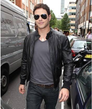 春雨季，就让皮革外套为你遮风挡雨！