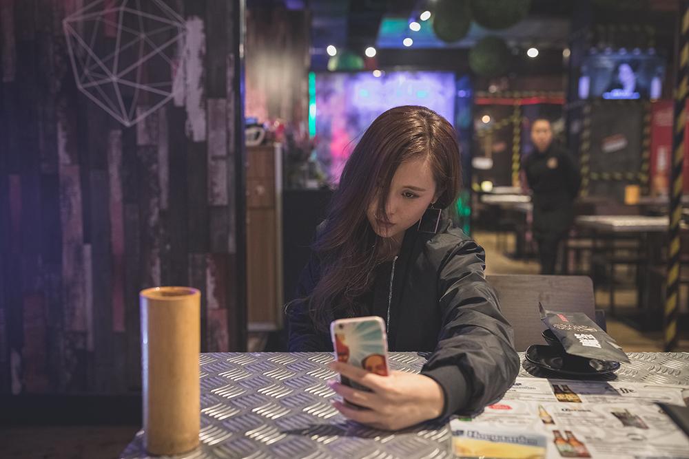 一个淘宝模特的自我修养：看话剧学演吃饭喝水