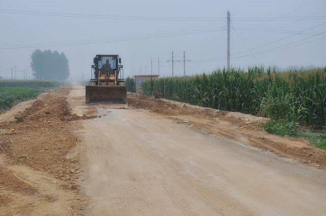 村民巫术吓村霸，道士巧妙化解，村霸低头