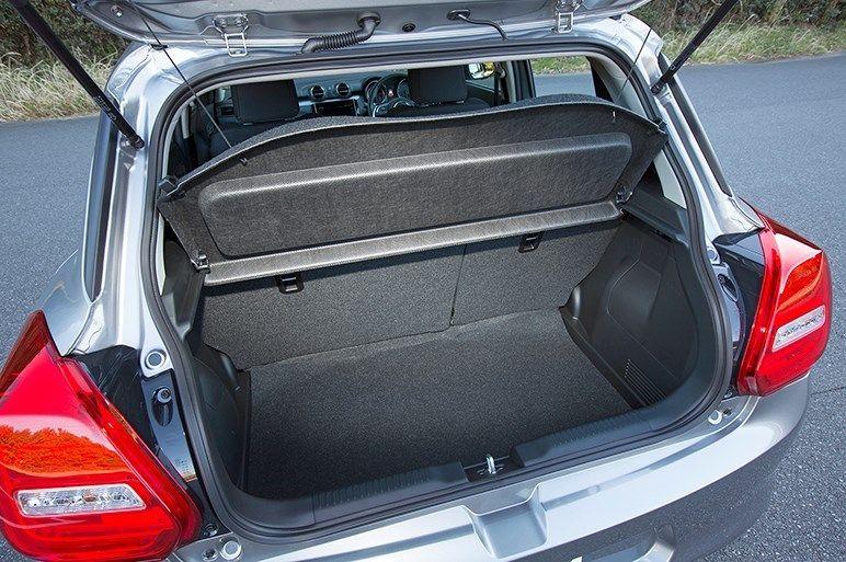 铃木雨燕2024款沉浸式体验,铃木雨燕1.5装机械增压