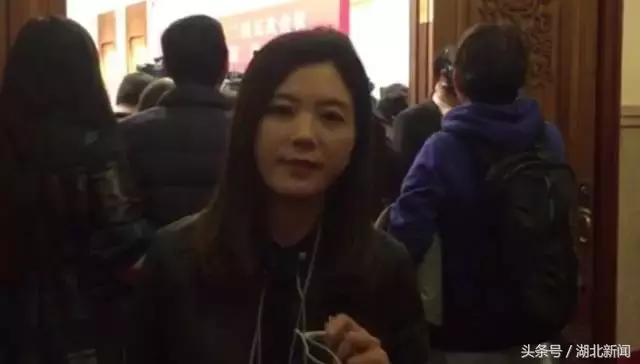 *会两**首场发布会又爆金句了：中国仍是世界经济最强劲的发动机！