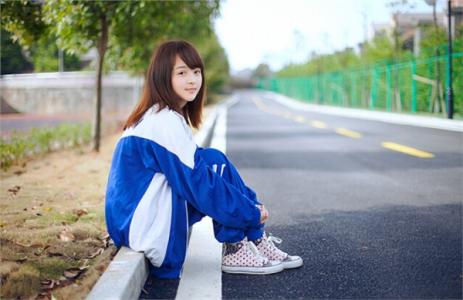 上学时最可怕的事，是和那个人做了同桌！