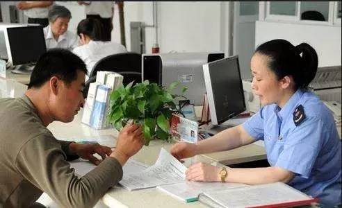 “快递写的小名，他们不让我拿包裹！”*安泰**一女子因姓名不一致遭遇“取件难”……明起施行邮政新规，看看对你有影响吗？