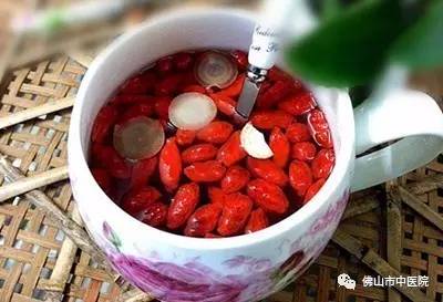 「赏诗识中药」物美价廉的枸杞子，识用的人当成宝！（含枸杞茶推荐）