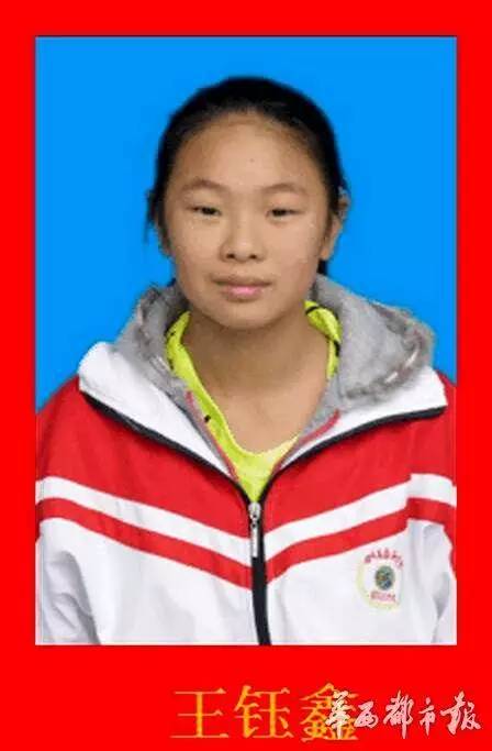 踢足球超厉害的女生,厉害的女生踢毽子