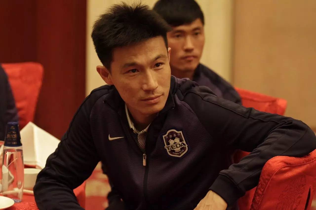 现在中超有哪些年轻球员实力还行,以前在五大联赛踢球的中超球员