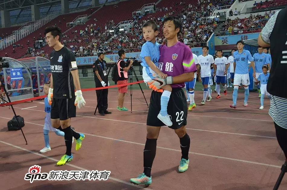 现在中超有哪些年轻球员实力还行,以前在五大联赛踢球的中超球员