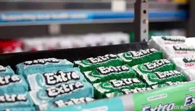 英国姑娘专门卖“假货”（针织品）的便利店